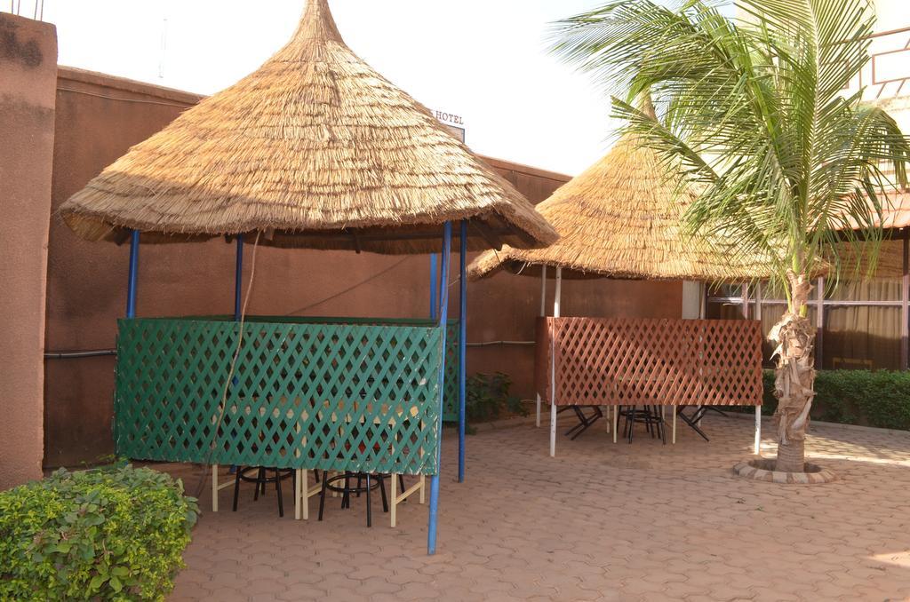 Ouaga Beach Hotel Ouagadougou Exterior foto