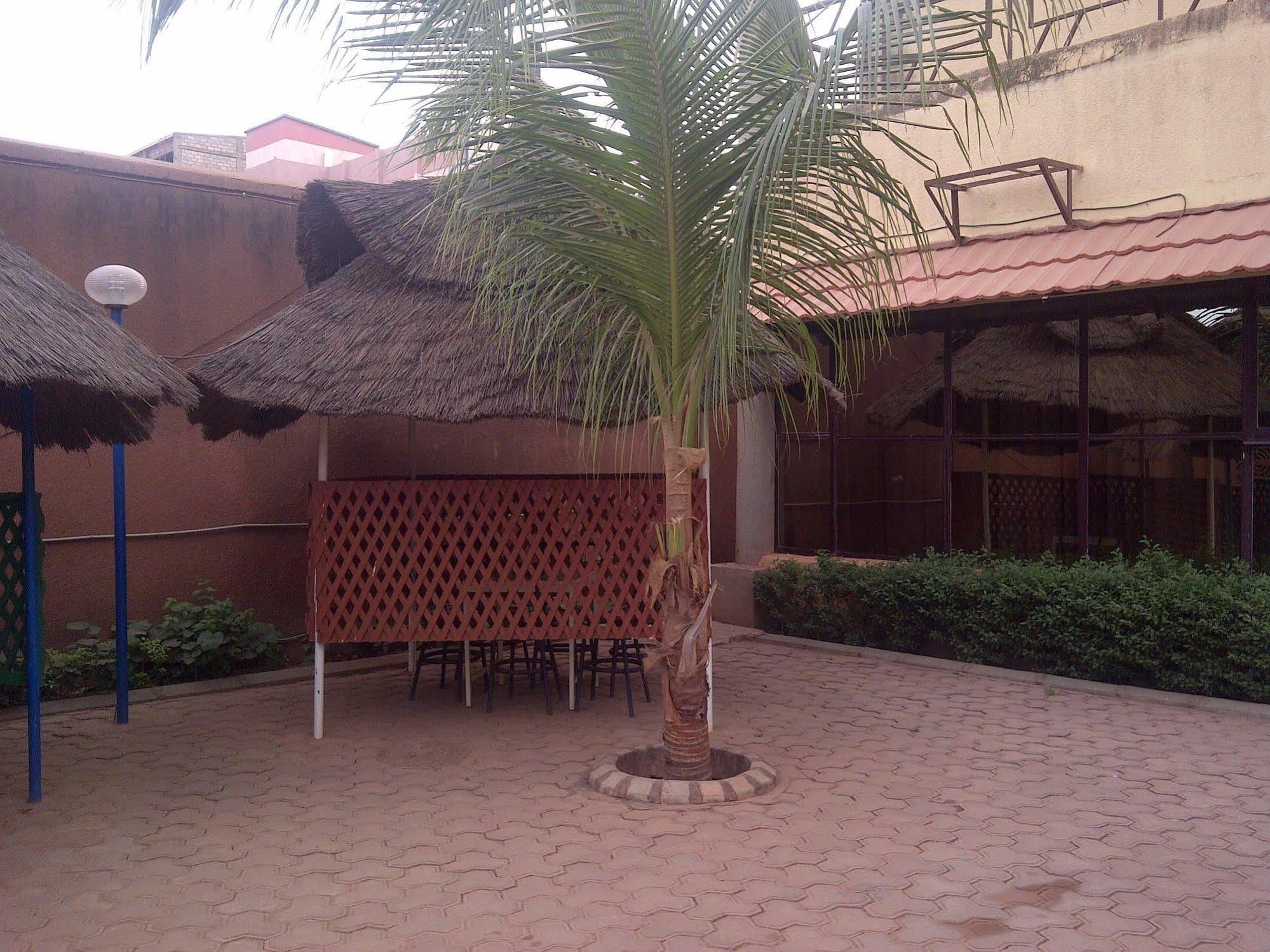 Ouaga Beach Hotel Ouagadougou Exterior foto